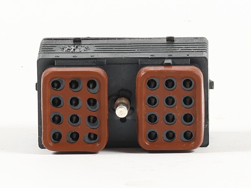 9X-7146 250 VDC Connector Plug - image 3
